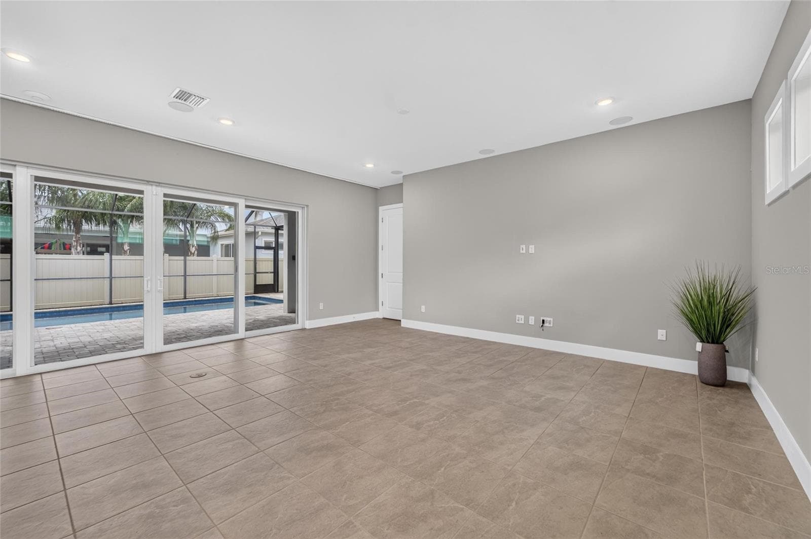 Single Family Residence at 8910 DRUMMER PLANK DR, WESLEY CHAPEL, photo 9 of 100