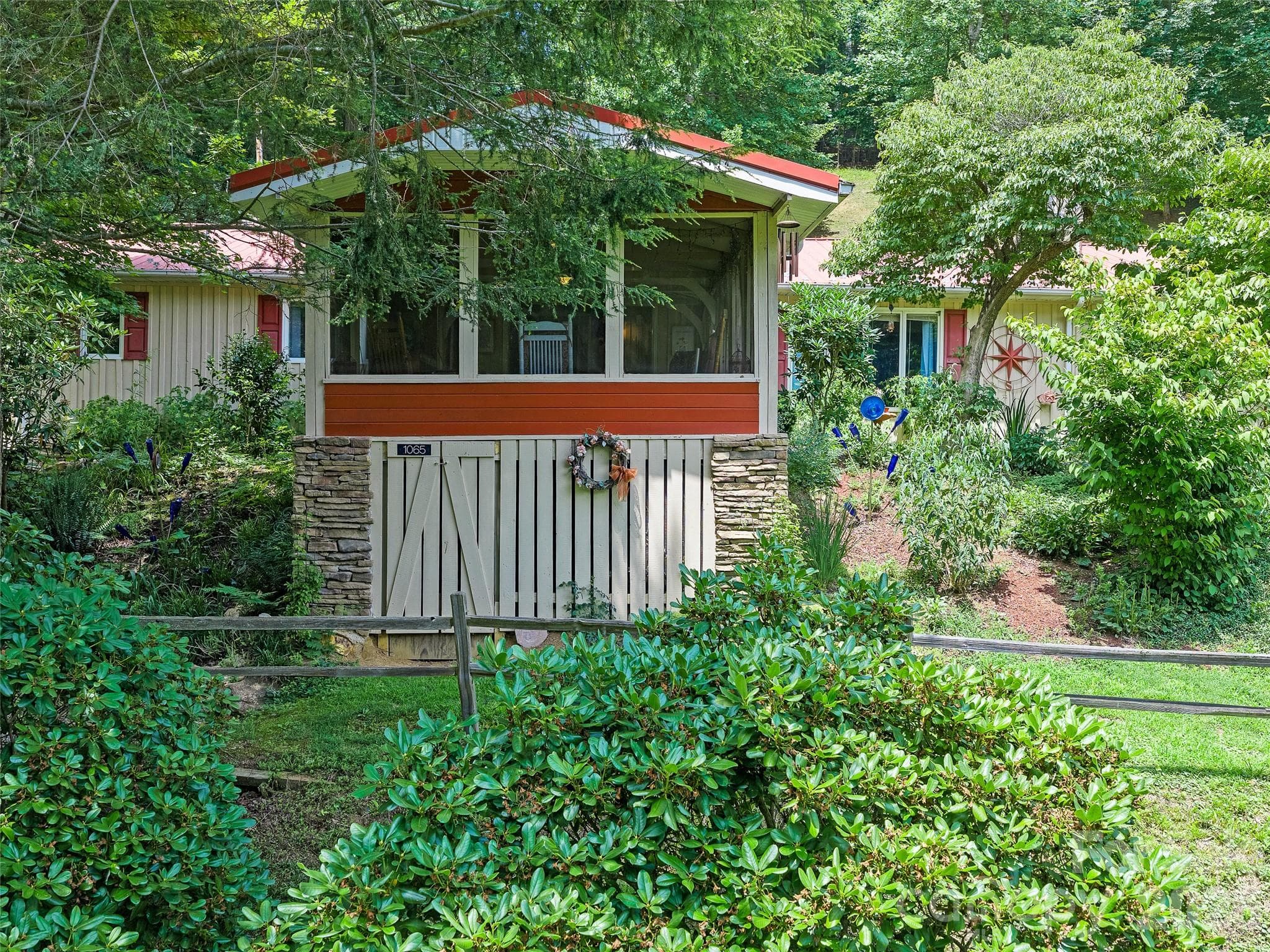 Single Family Residence at 1065 Upper Pig Pen Road, Green Mountain, photo 3 of 39