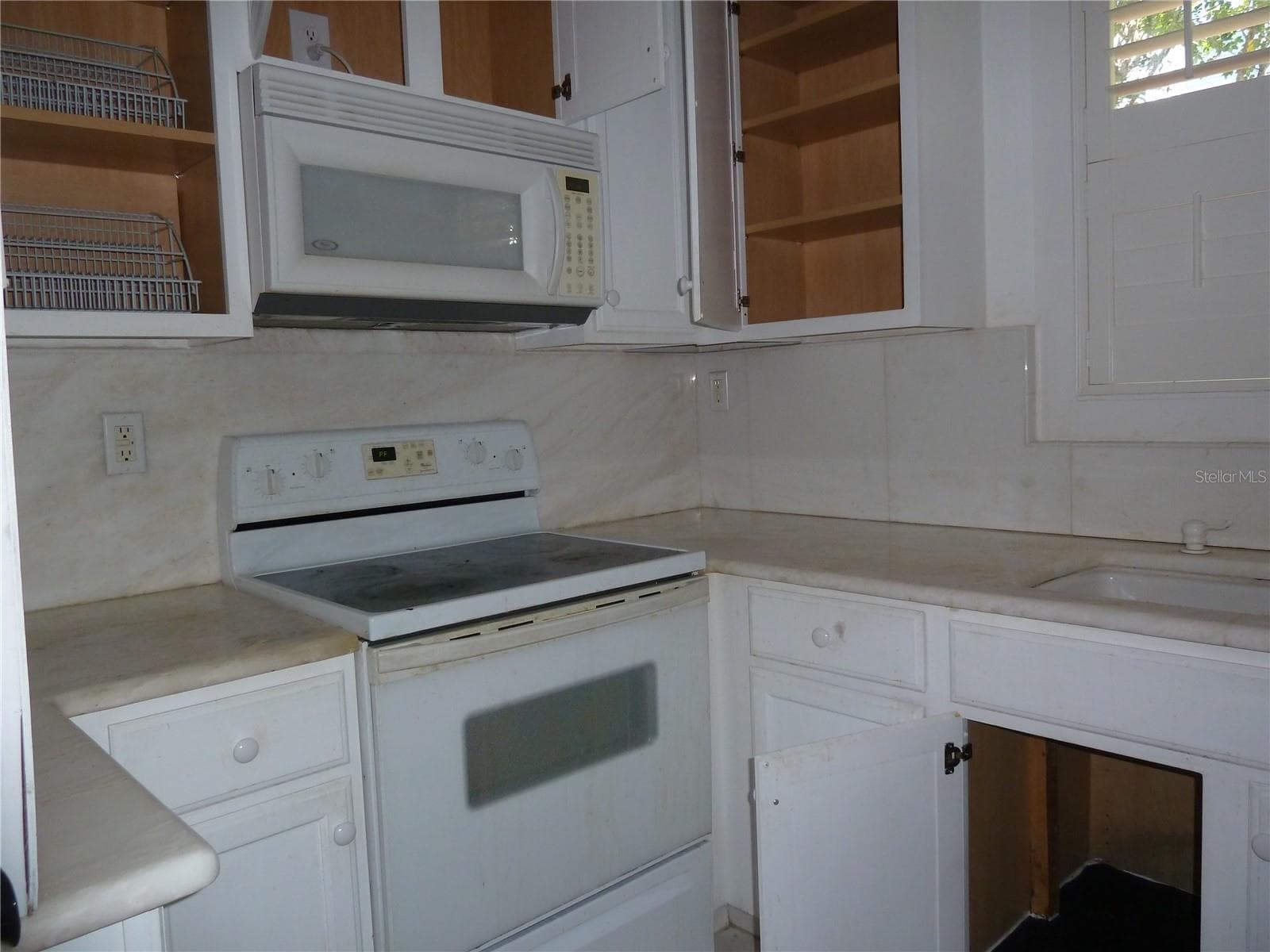 Single Family Residence at 3302 W VILLA ROSA ST, TAMPA, photo 11 of 30