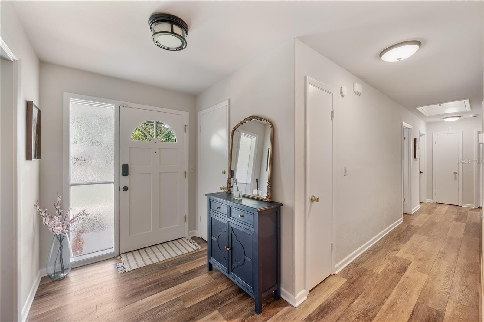 As you enter , your greeted by newer luxury vinyl plank flooring, a fresh neutral color palette and the home is flooded with natural light - 1211 HUNT AVE, LAKELAND