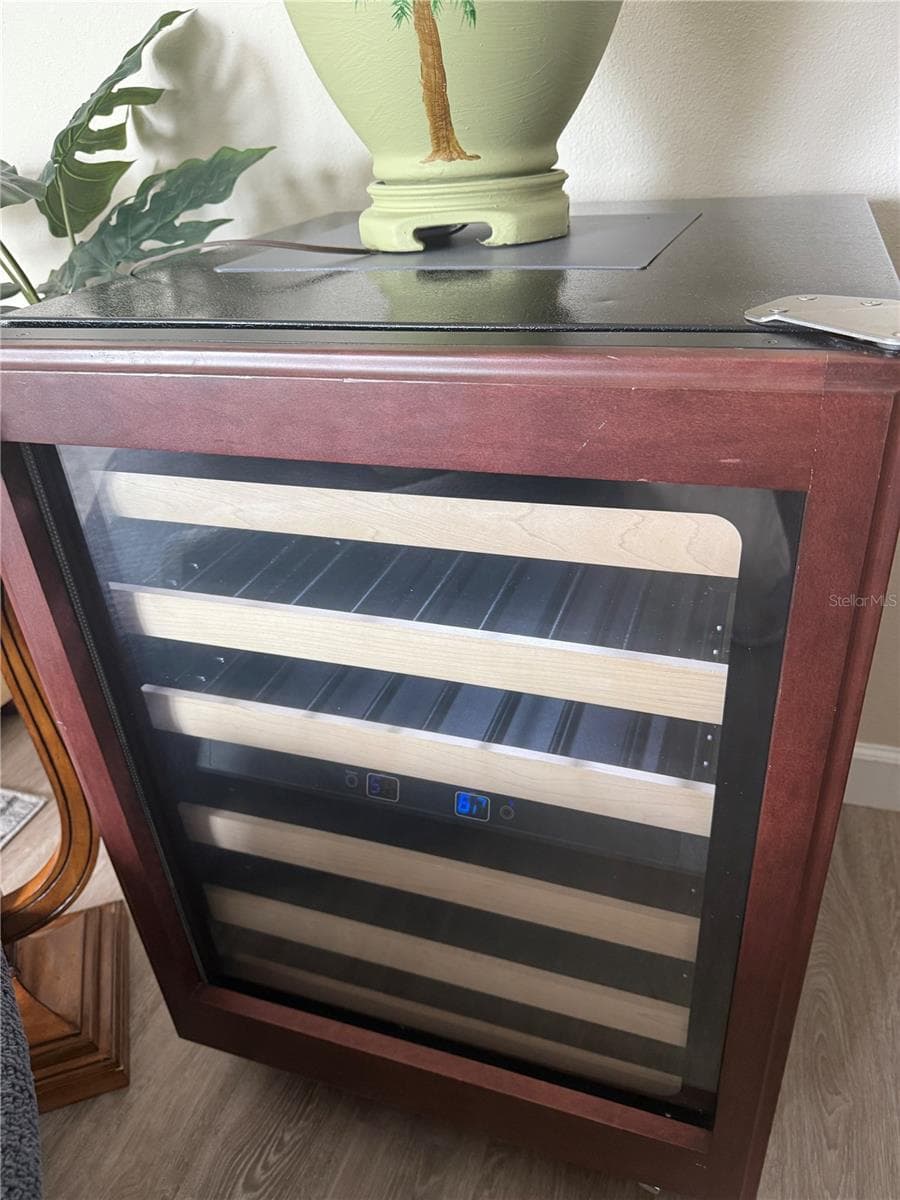 Wine refridgerator - 315 MEDALLION BLVD #H, MADEIRA BEACH