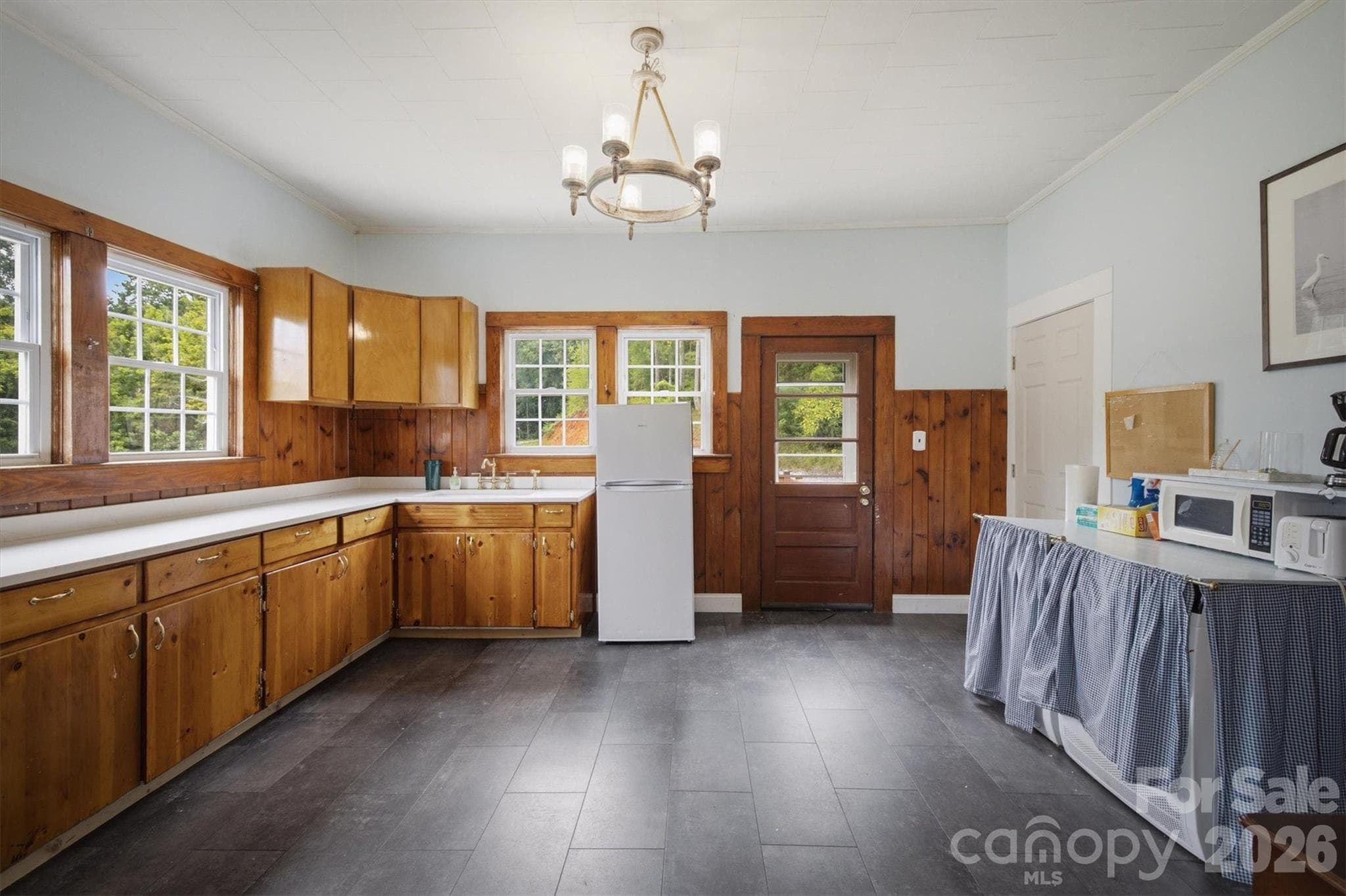 Single Family Residence at 302 Catawba Avenue, Hickory, photo 9 of 33