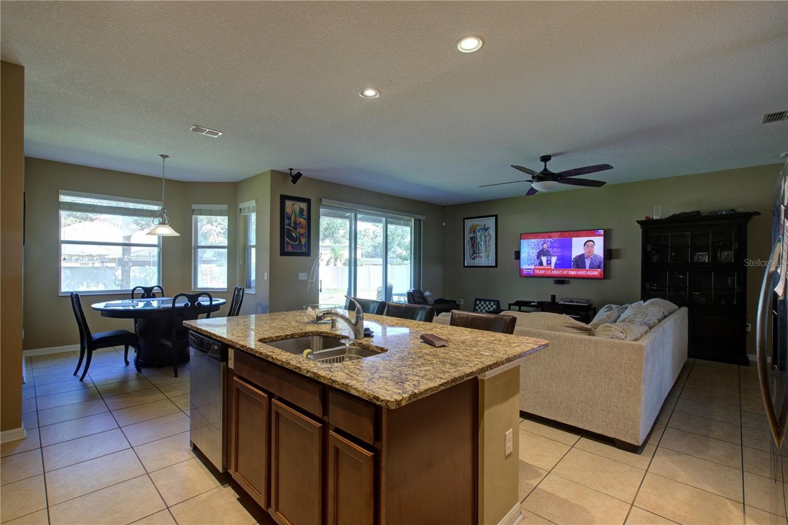 Kitchen/ living. room / dining room - 2516 WOODSIDE RIDGE DR, APOPKA