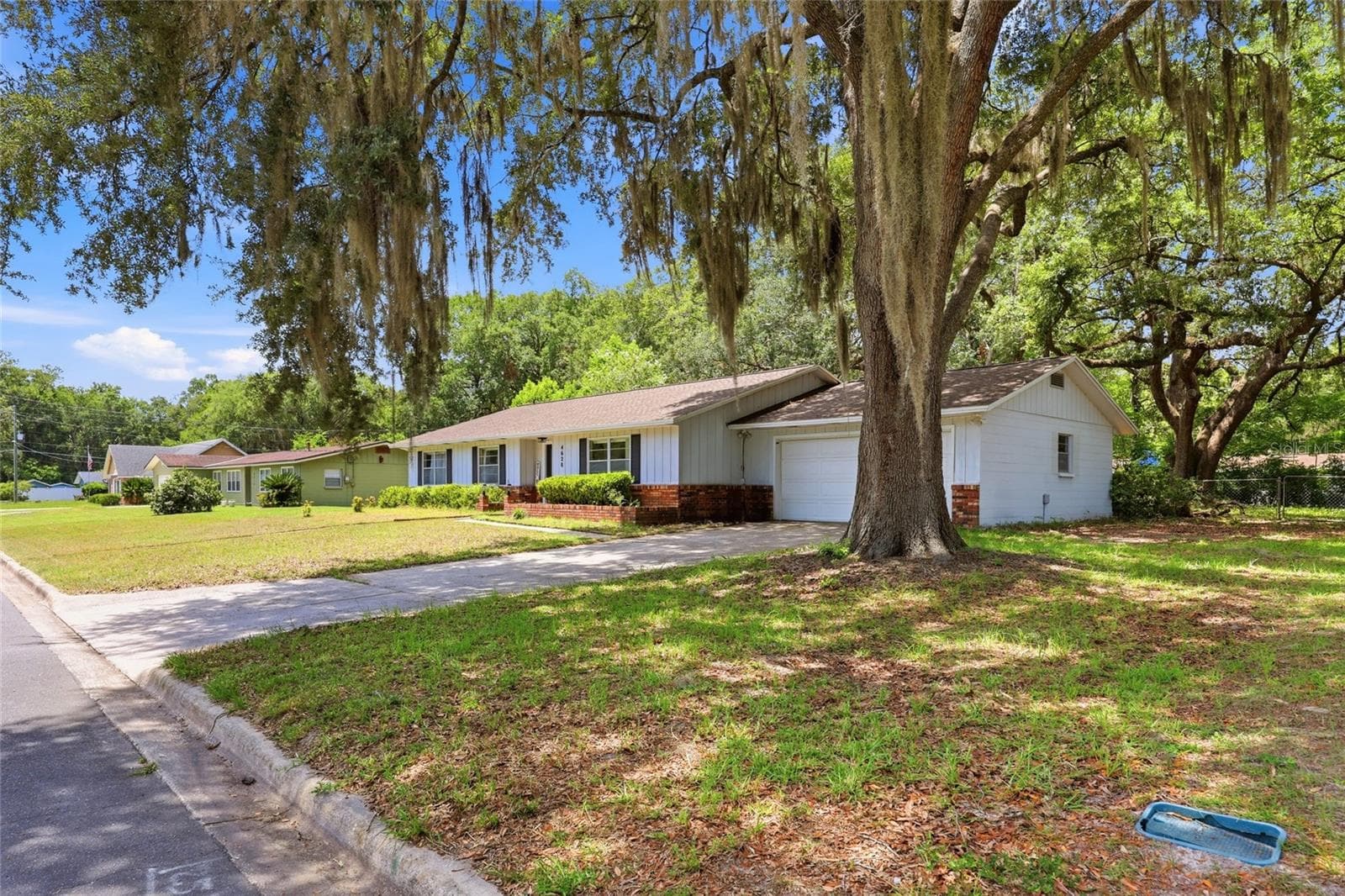 Side of the house - 4628 NW 40TH ST, GAINESVILLE