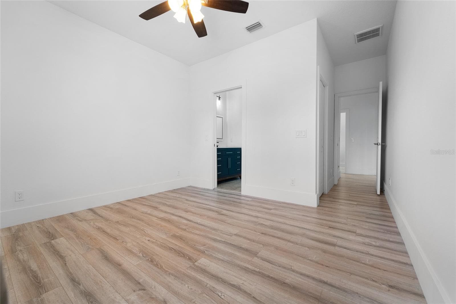 Single Family Residence at 4802 W BEACHWAY DR, TAMPA, photo 34 of 47