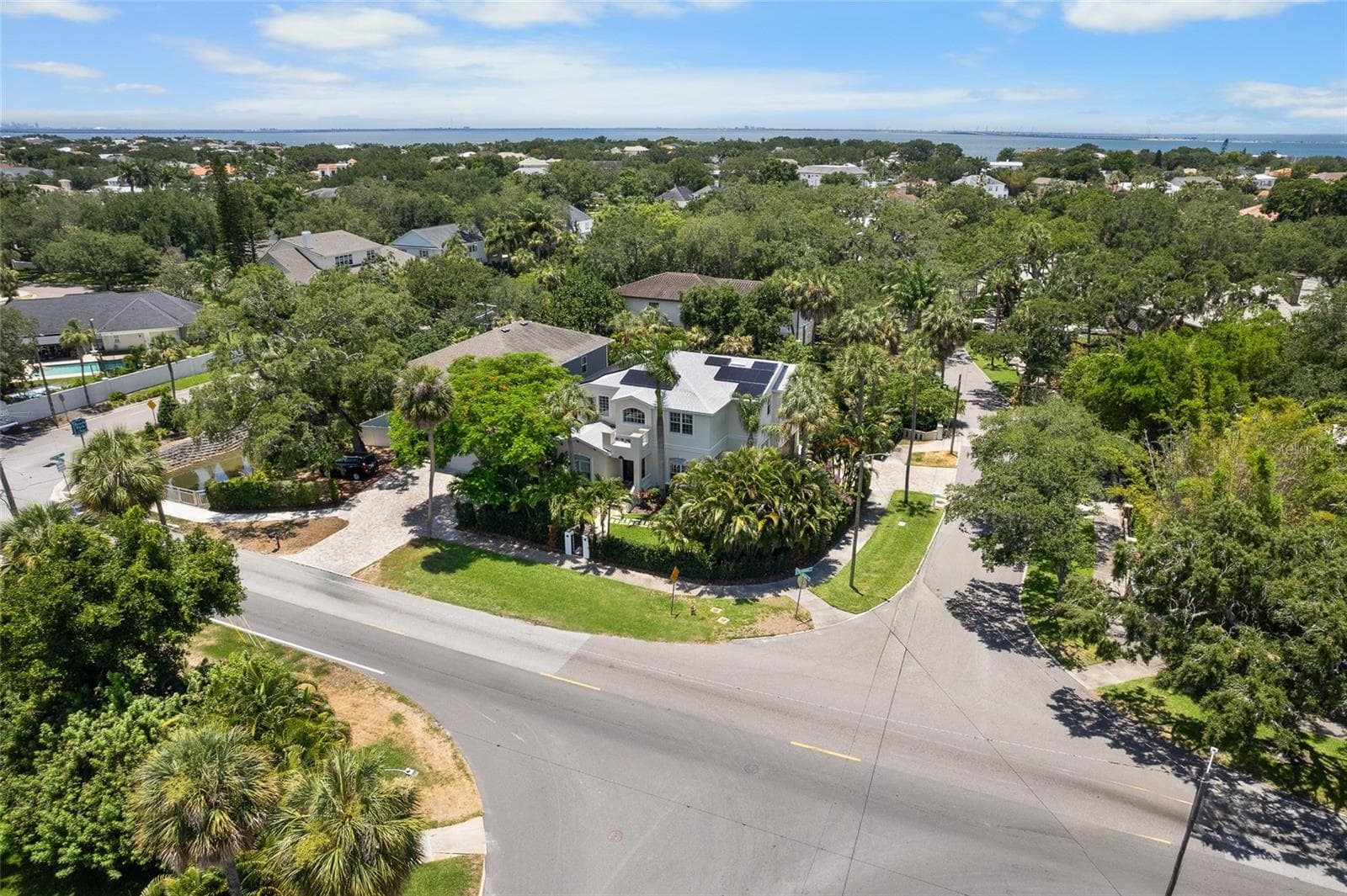 Single Family Residence at 4802 W BEACHWAY DR, TAMPA, photo 45 of 47