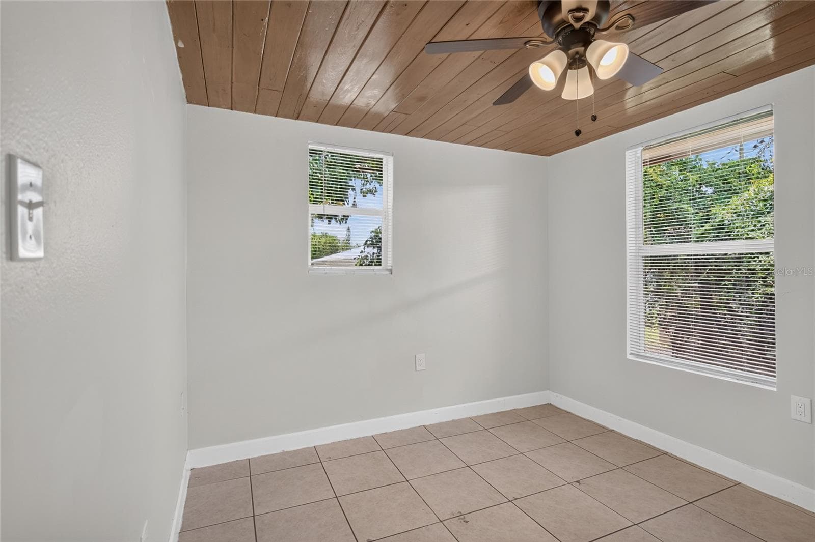 Single Family Residence at 2947 GILLESPIE AVE, SARASOTA, photo 17 of 28