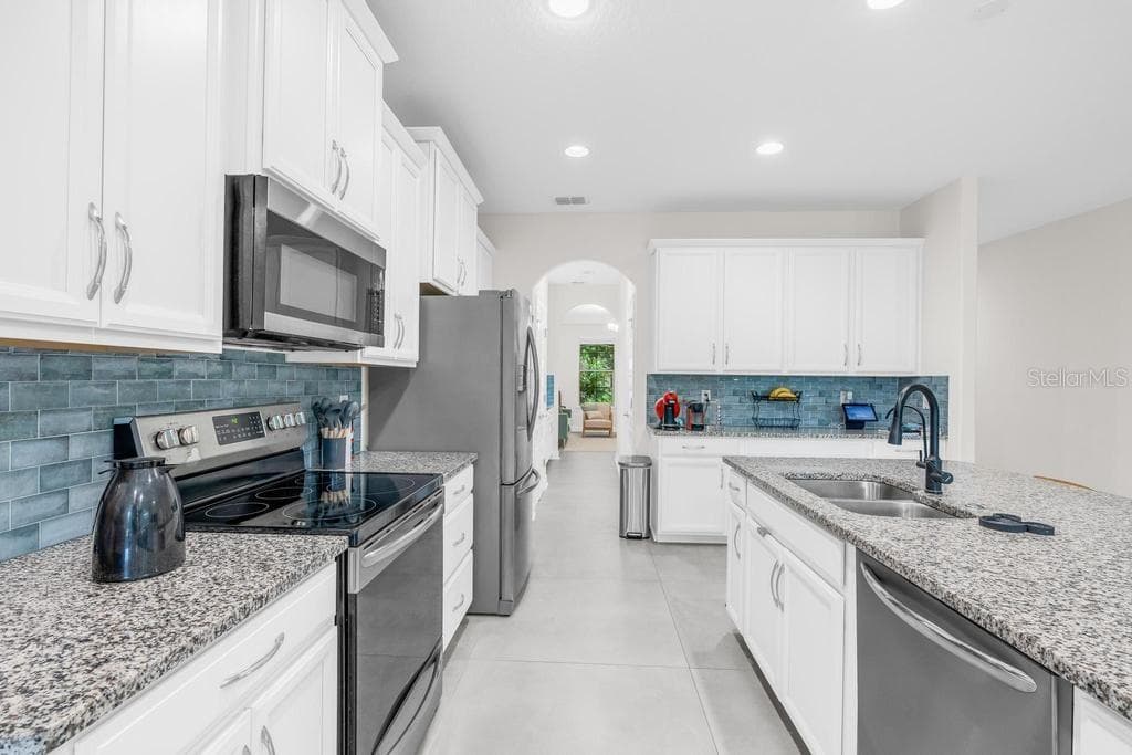Single Family Residence at 15512 FOUNTAIN COVE CT, WINTER GARDEN, photo 12 of 55
