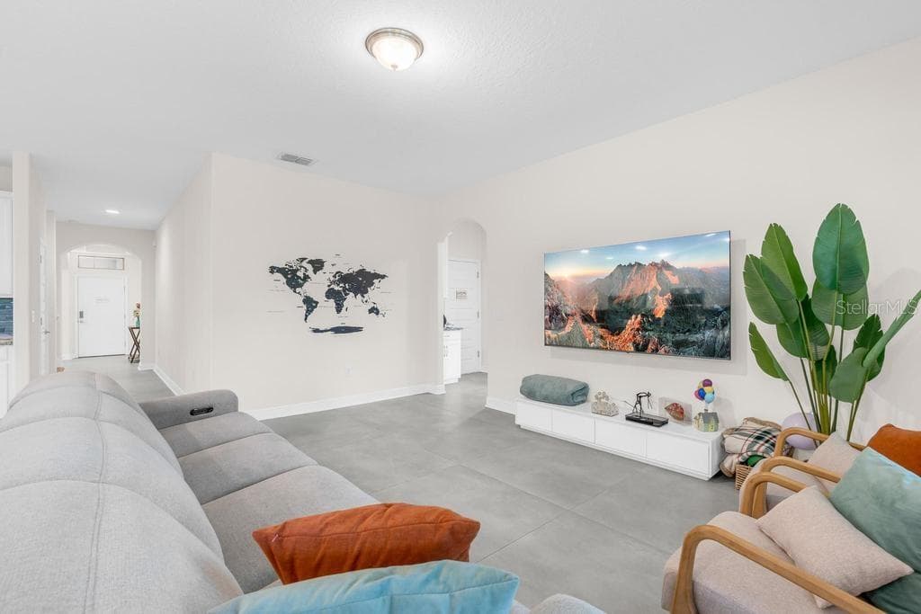 Single Family Residence at 15512 FOUNTAIN COVE CT, WINTER GARDEN, photo 13 of 55