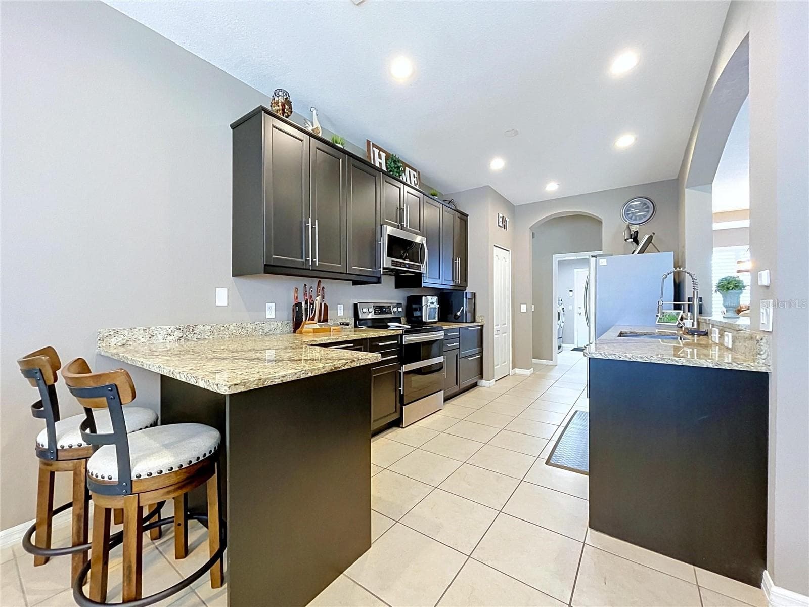 Remodeled Kitchen with Granite countertops - 1748 BROOKSTONE WAY, PLANT CITY