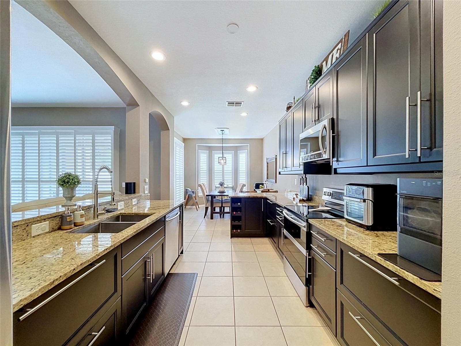 Remodeled Kitchen with Granite countertops - 1748 BROOKSTONE WAY, PLANT CITY