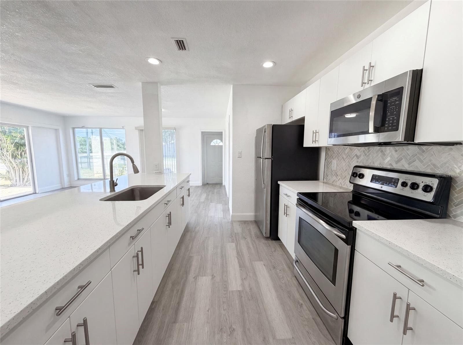 Virtually Staged - 21530 GLENDALE AVE, PORT CHARLOTTE