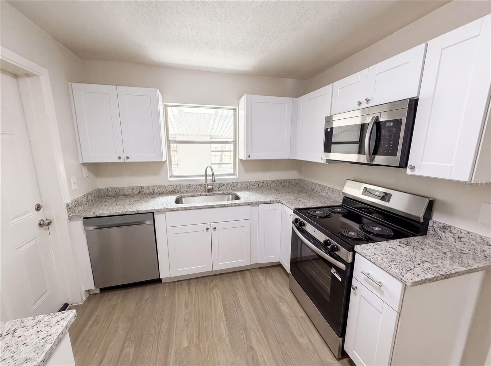 Single Family Residence at 585 HEWETT DR, ORLANDO, photo 2 of 22