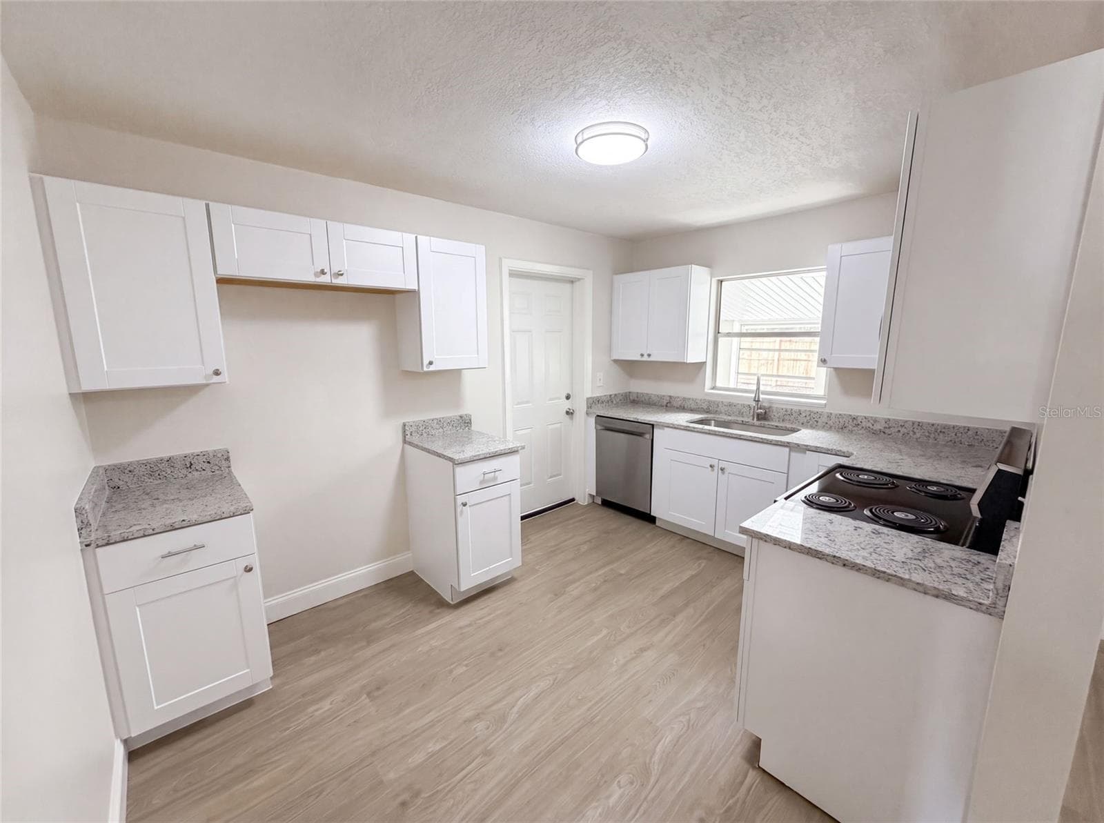 Single Family Residence at 585 HEWETT DR, ORLANDO, photo 7 of 22