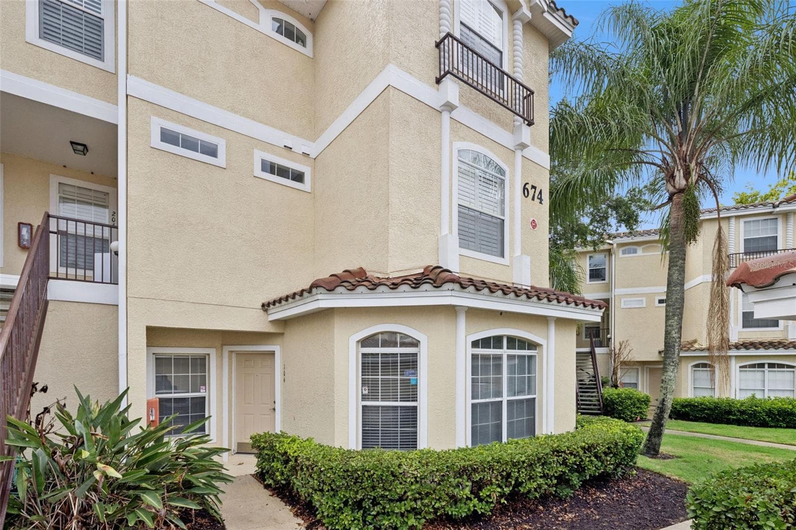 Beautiful End Unit - 674 SANDY NECK LN #104, ALTAMONTE SPRINGS