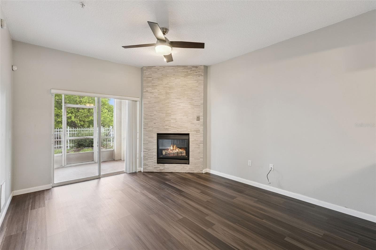 Family Room with Fire Place - 674 SANDY NECK LN #104, ALTAMONTE SPRINGS