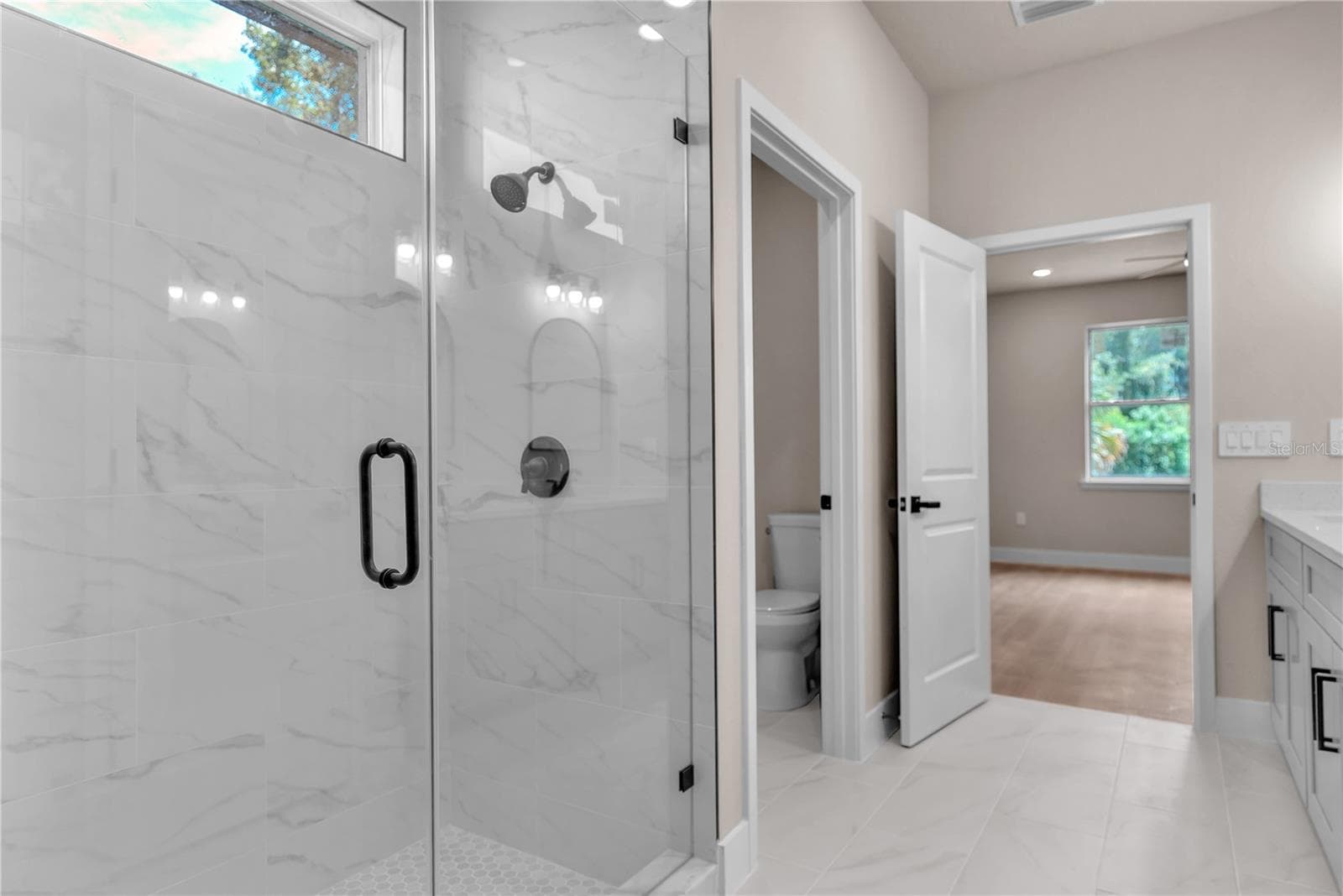 Shower - 2203 W LOWRY AVE, PLANT CITY