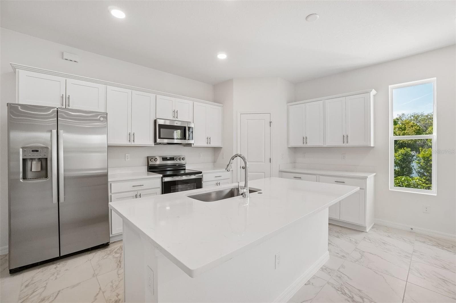 Townhouse at 613 SILVER STREAM CT, BRANDON, photo 8 of 30