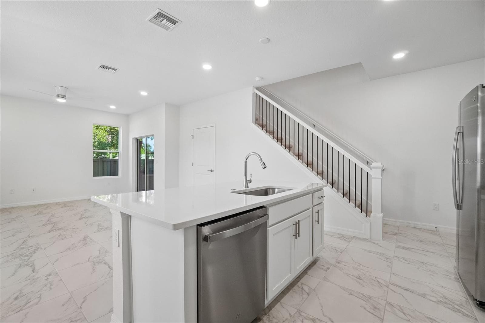 Townhouse at 613 SILVER STREAM CT, BRANDON, photo 9 of 30