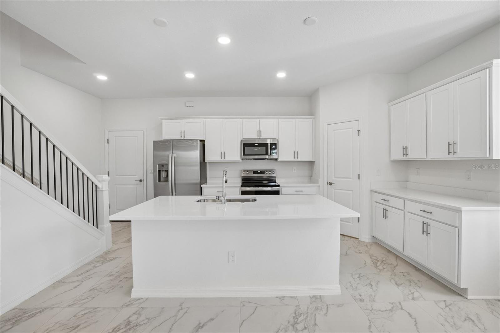 Townhouse at 613 SILVER STREAM CT, BRANDON, photo 10 of 30