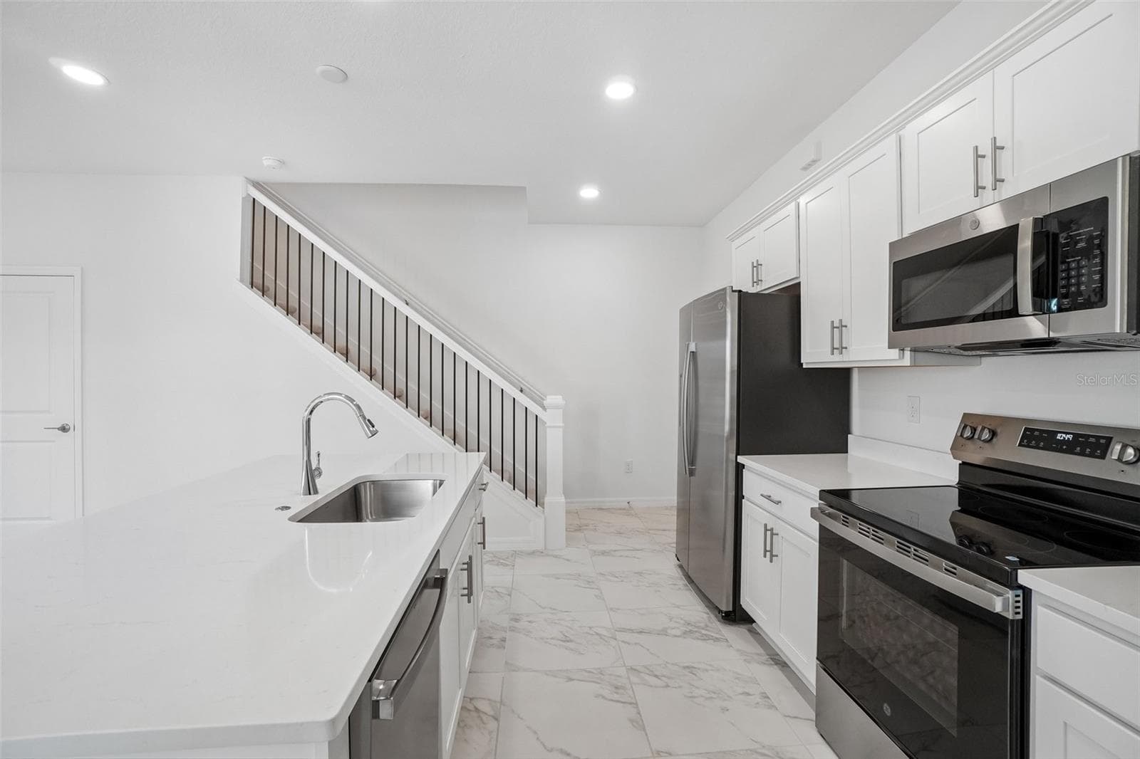 Townhouse at 613 SILVER STREAM CT, BRANDON, photo 12 of 30