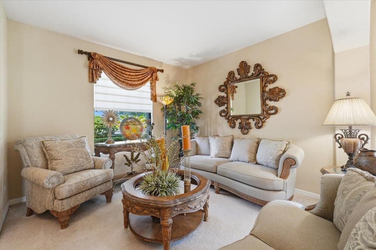 Formal living room - 268 OAK LANDING LN, MULBERRY
