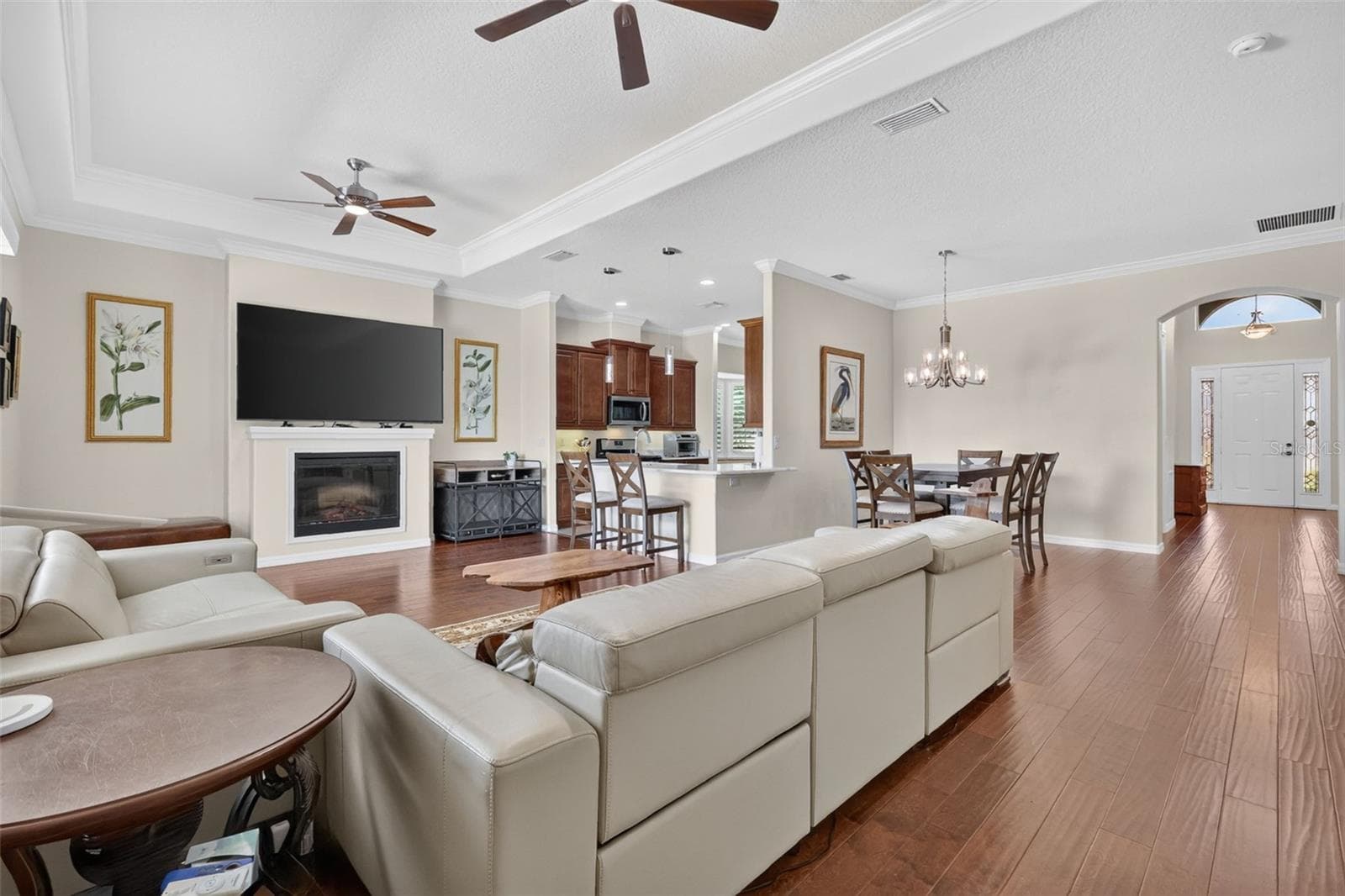 Single Family Residence at 8716 BRIDGEPORT BAY CIR, MOUNT DORA, photo 9 of 44