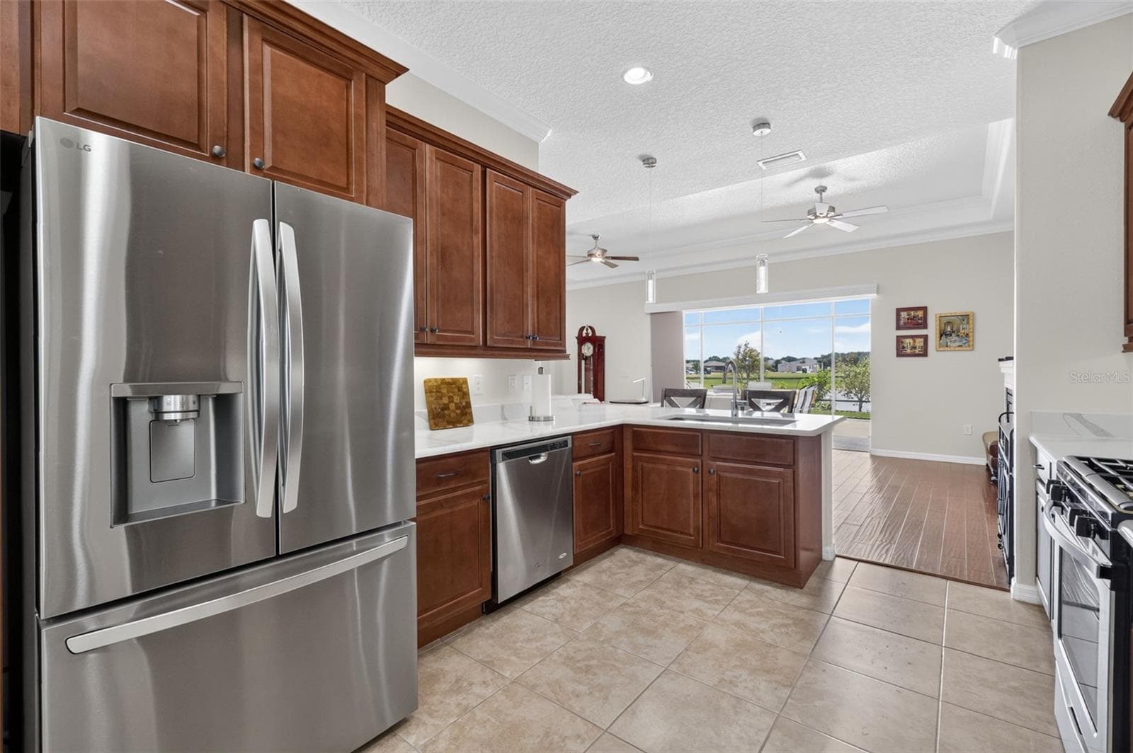 Single Family Residence at 8716 BRIDGEPORT BAY CIR, MOUNT DORA, photo 13 of 44