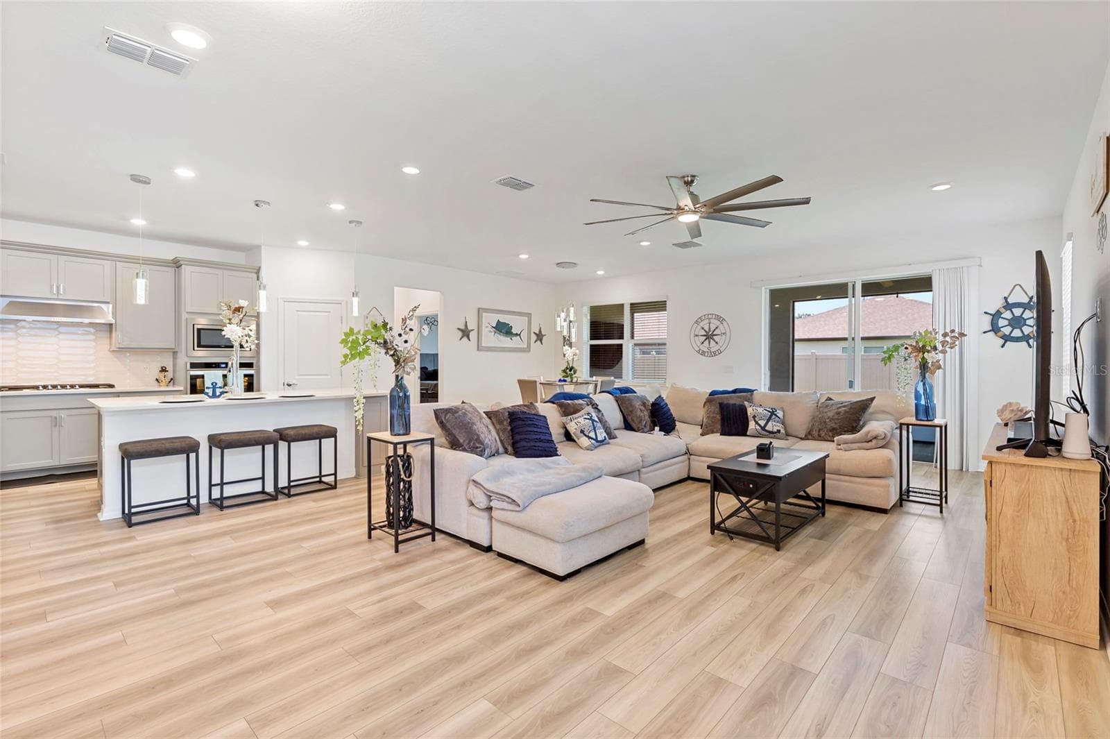 Breakfast bar, dining area and great room - 3009 61ST DR E, ELLENTON