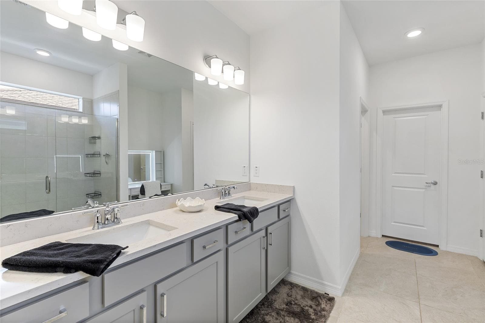 Double sinks in primary bath - 3009 61ST DR E, ELLENTON