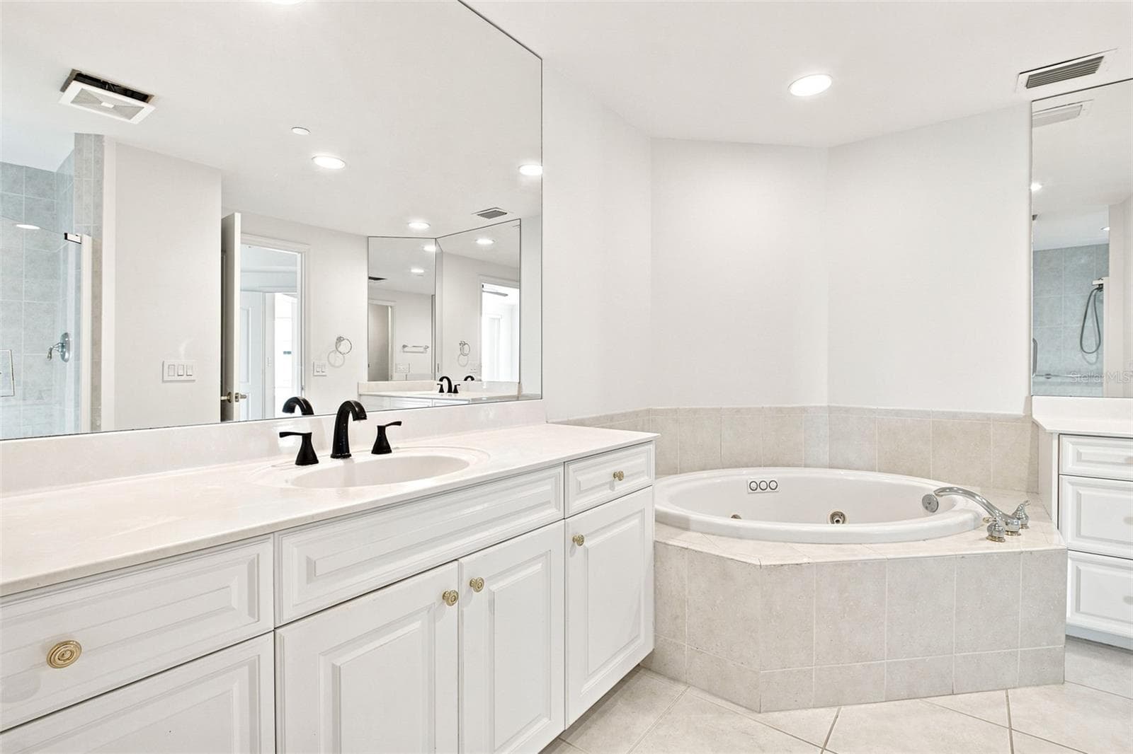 Condominium at 100 BEACH DR NE #1501, ST PETERSBURG, photo 37 of 86