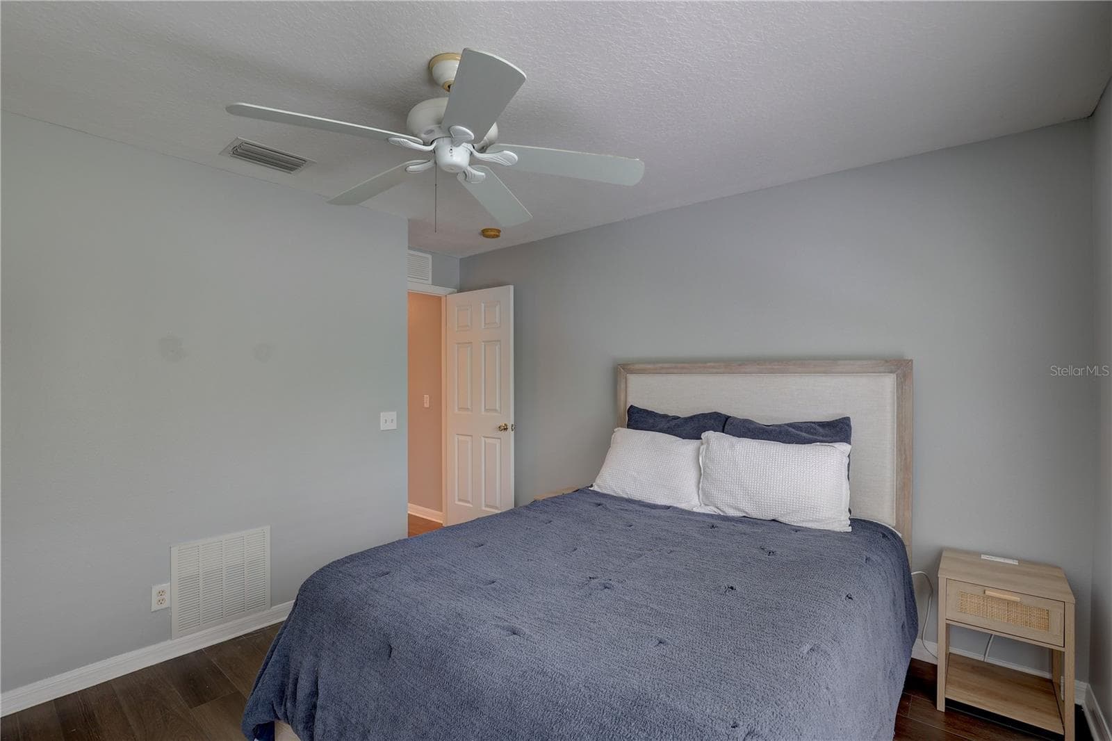 Townhouse at 9516 CHARLESBERG DR, TAMPA, photo 5 of 42