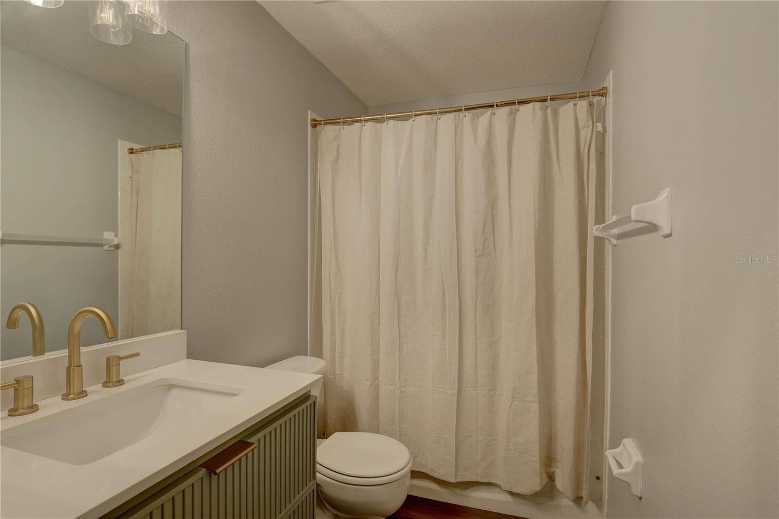 Townhouse at 9516 CHARLESBERG DR, TAMPA, photo 11 of 42