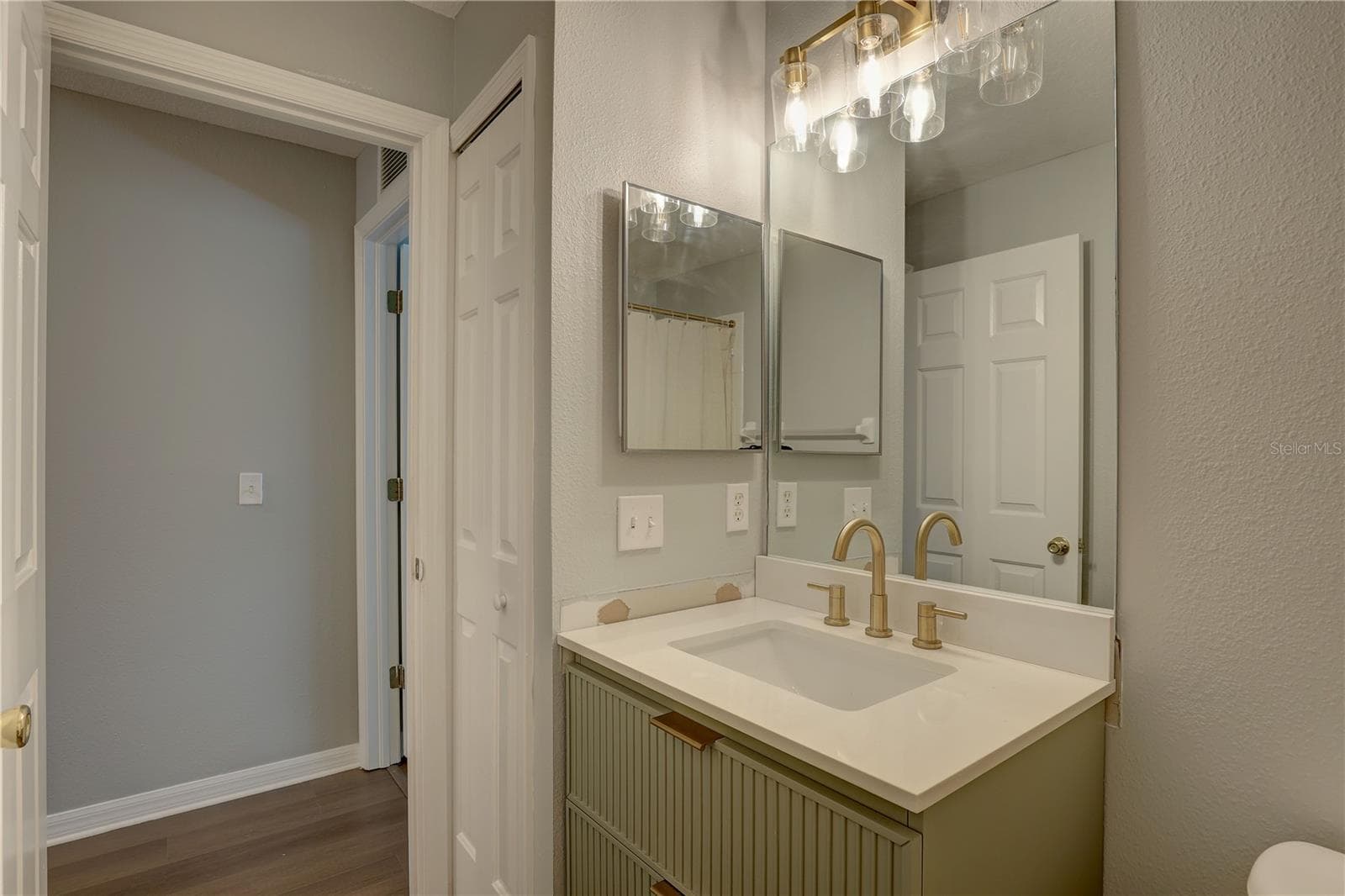 Townhouse at 9516 CHARLESBERG DR, TAMPA, photo 13 of 42