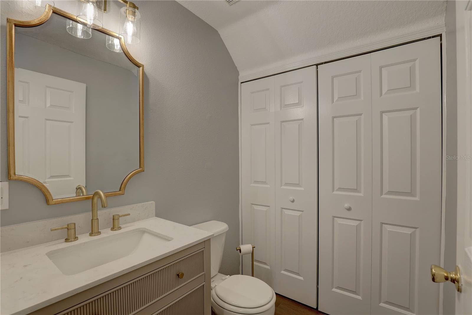 Townhouse at 9516 CHARLESBERG DR, TAMPA, photo 22 of 42