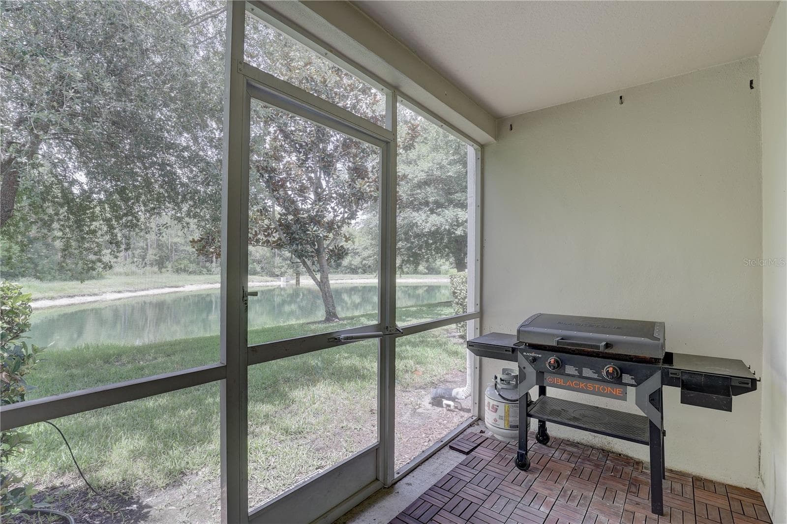 Townhouse at 9516 CHARLESBERG DR, TAMPA, photo 34 of 42