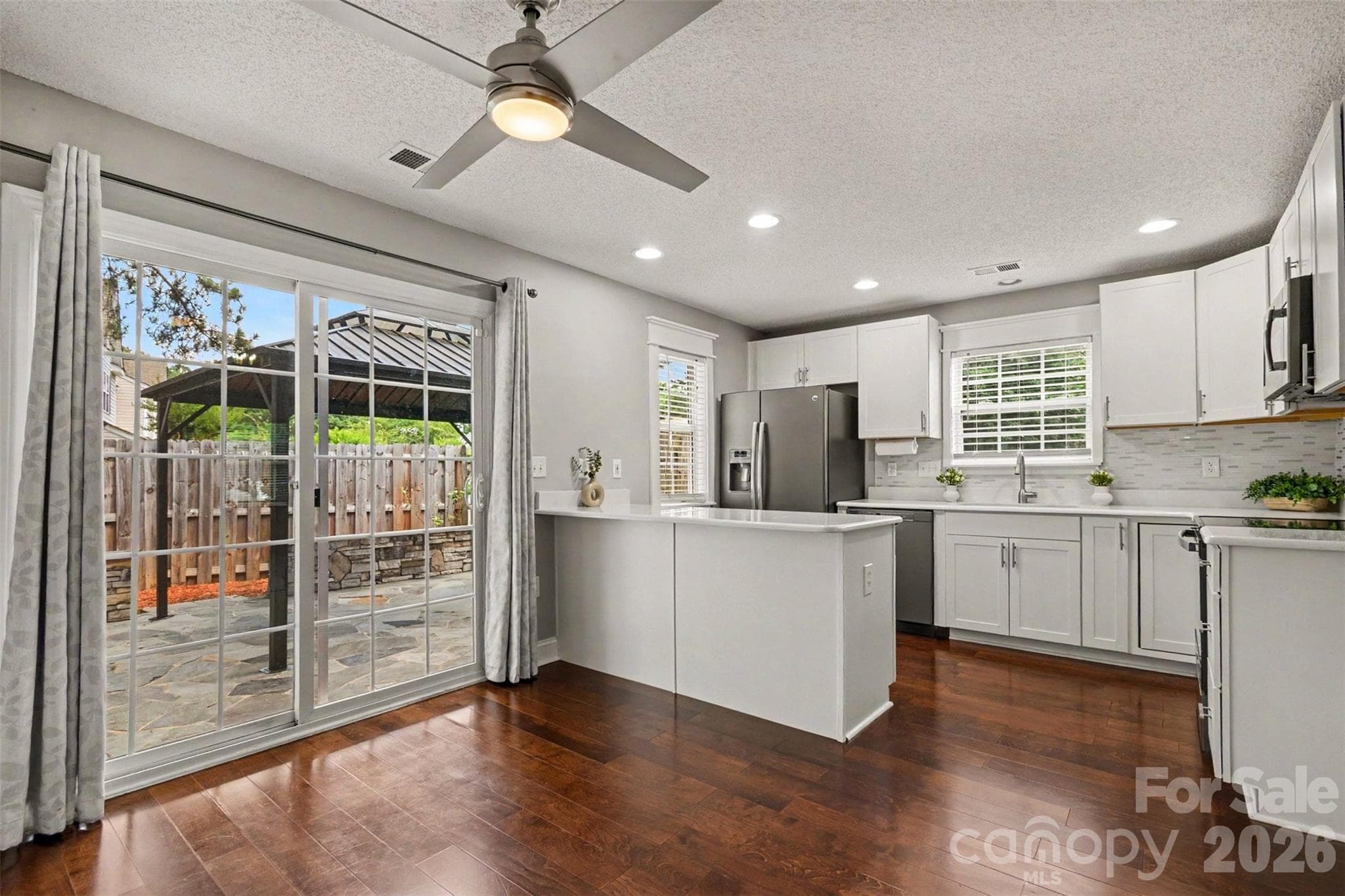 Matching black stainless GE appliances - 12683 Bluestem Lane, Charlotte