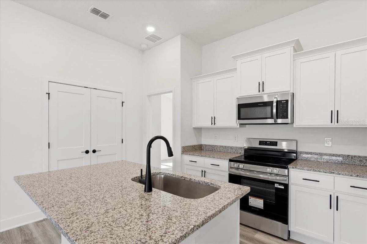 Single Family Residence at 13658 NW 150TH CIR, ALACHUA, photo 6 of 34