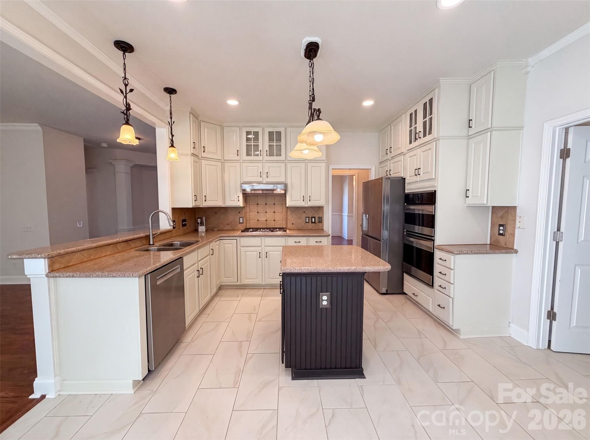 Single Family Residence at 110 Lyman Oak Court, Fort Mill, photo 2 of 15