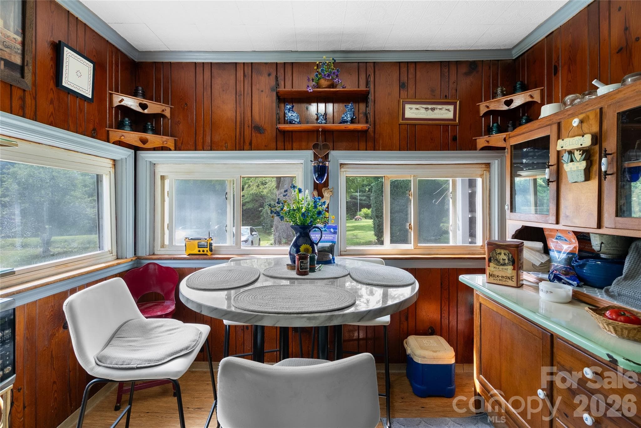 Kitchen dinig nook w/surrounc windows/natural light - 3151 N Bearwallow Road, Hendersonville
