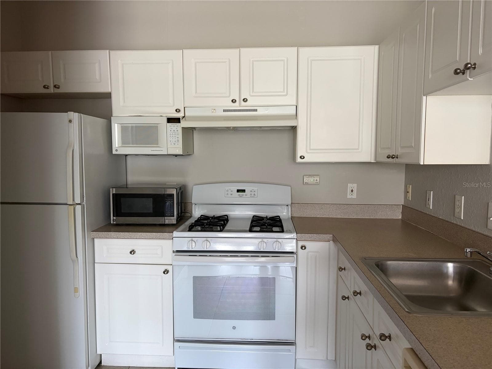Condominium at 3325 S KIRKMAN RD #423, ORLANDO, photo 4 of 22