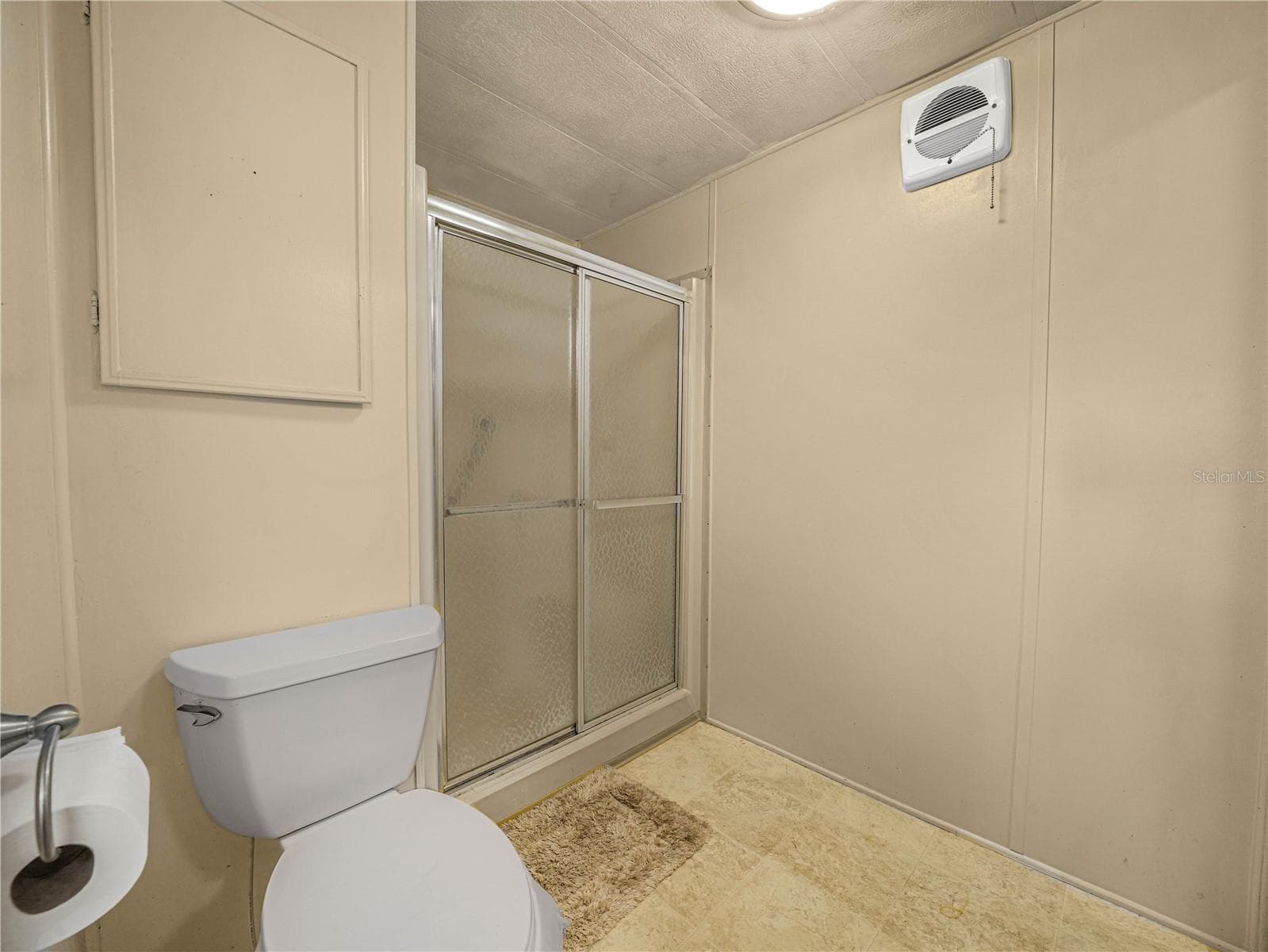 On Suite Bathroom - 1632 FOXWAY DR, LAKELAND