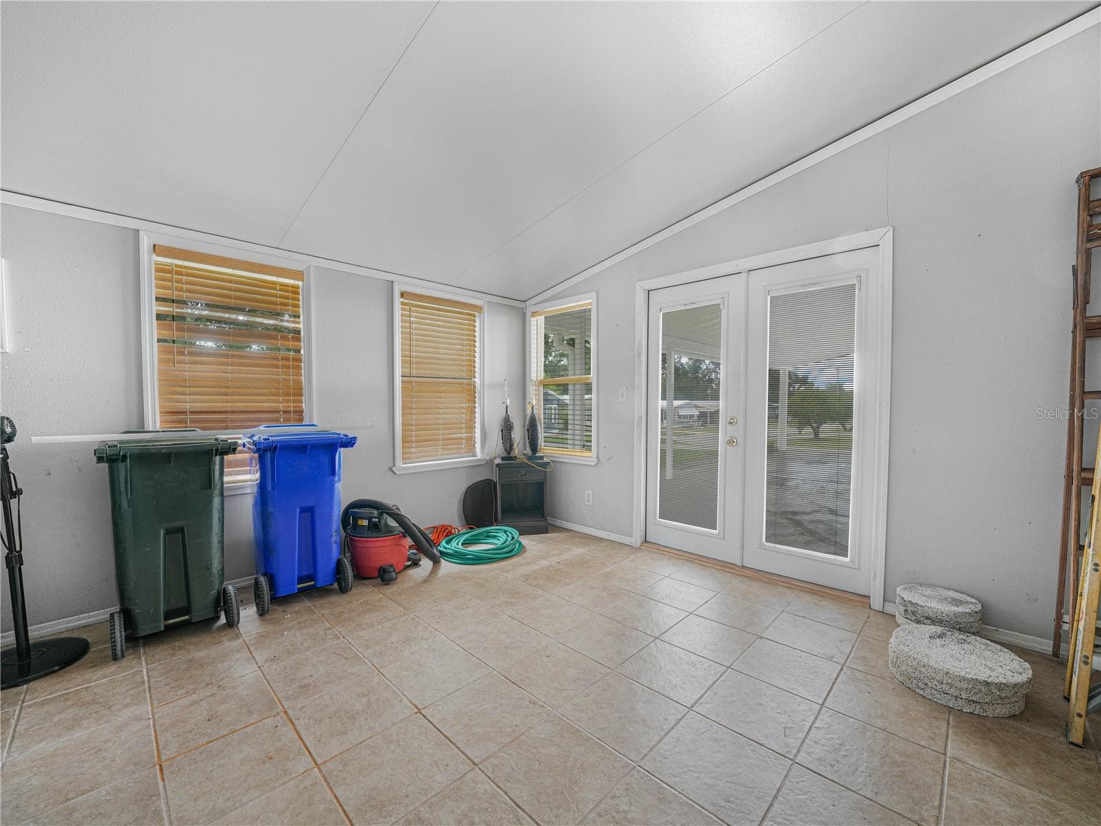 Manufactured Home at 1632 FOXWAY DR, LAKELAND, photo 22 of 27