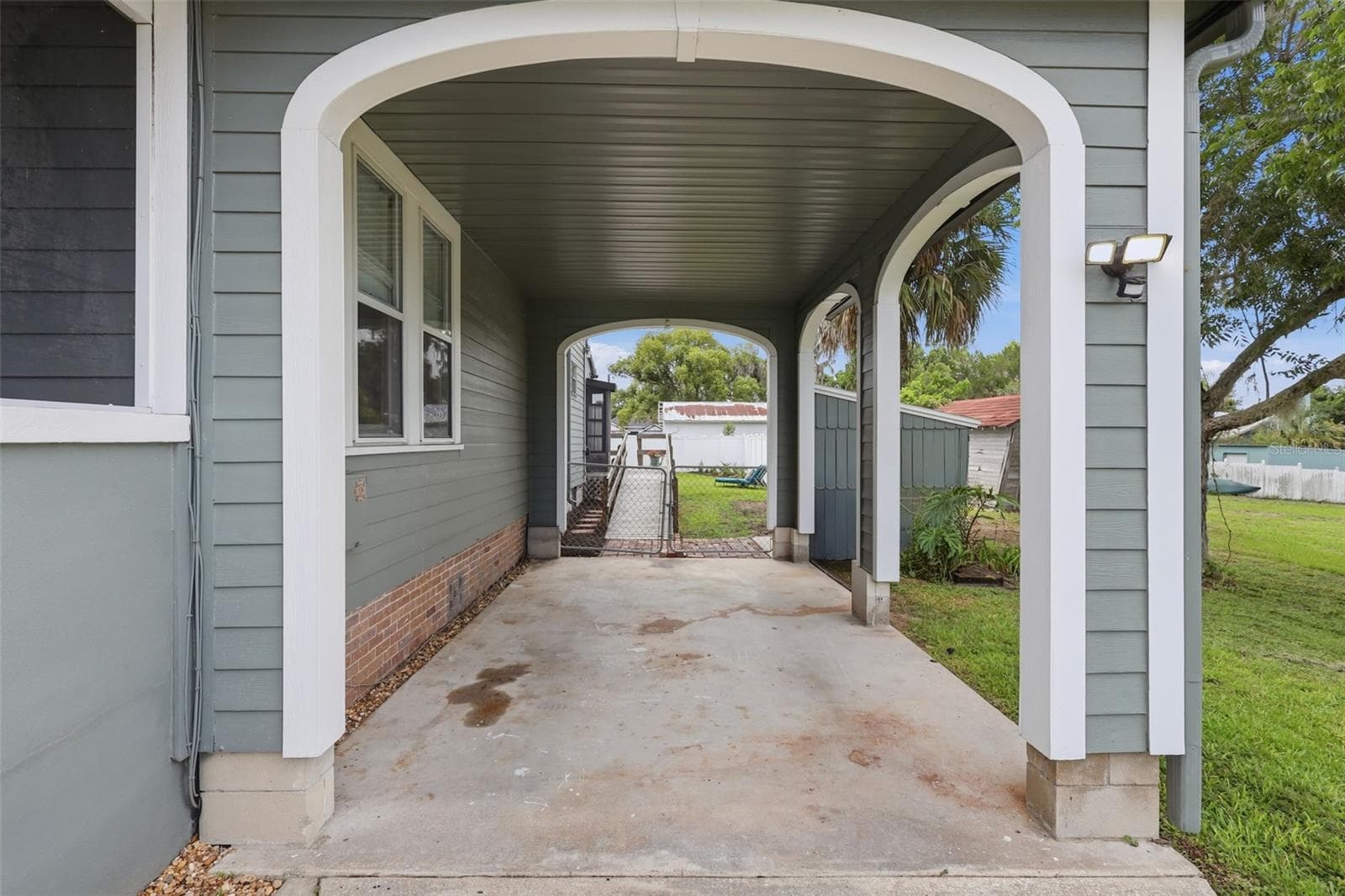 Carport - 47 DAVIS AVE, UMATILLA