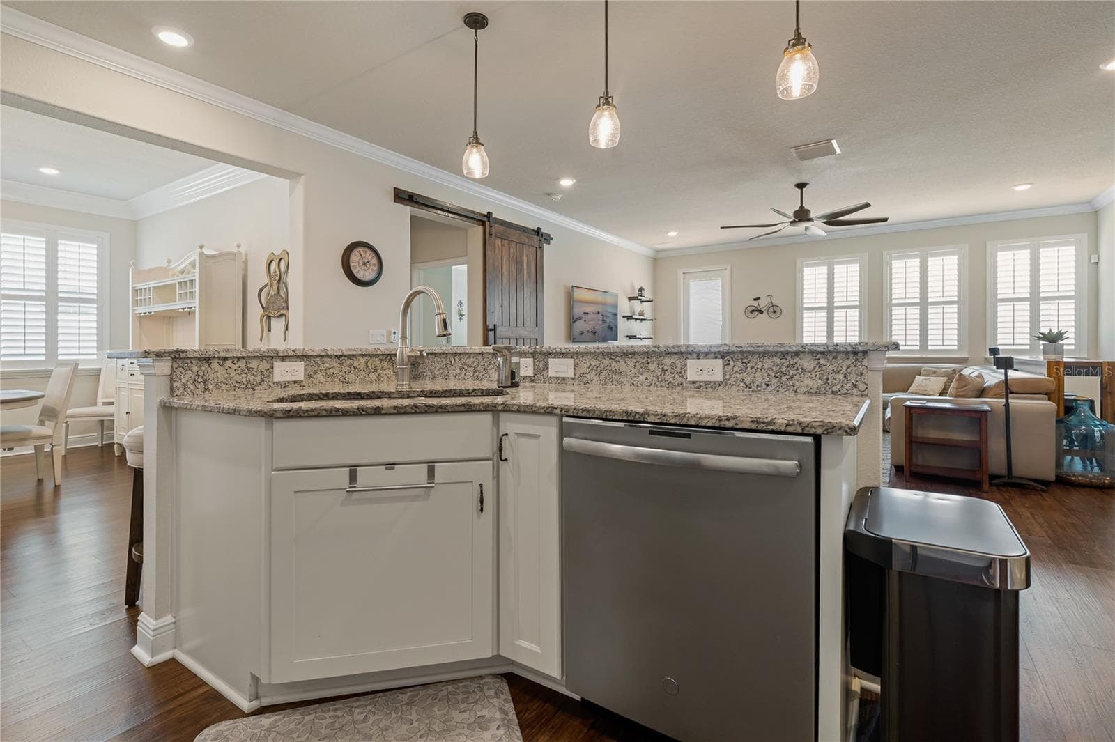 Upgraded Appliances in the Kitchen! - 597 OZONA VILLAGE DR, PALM HARBOR