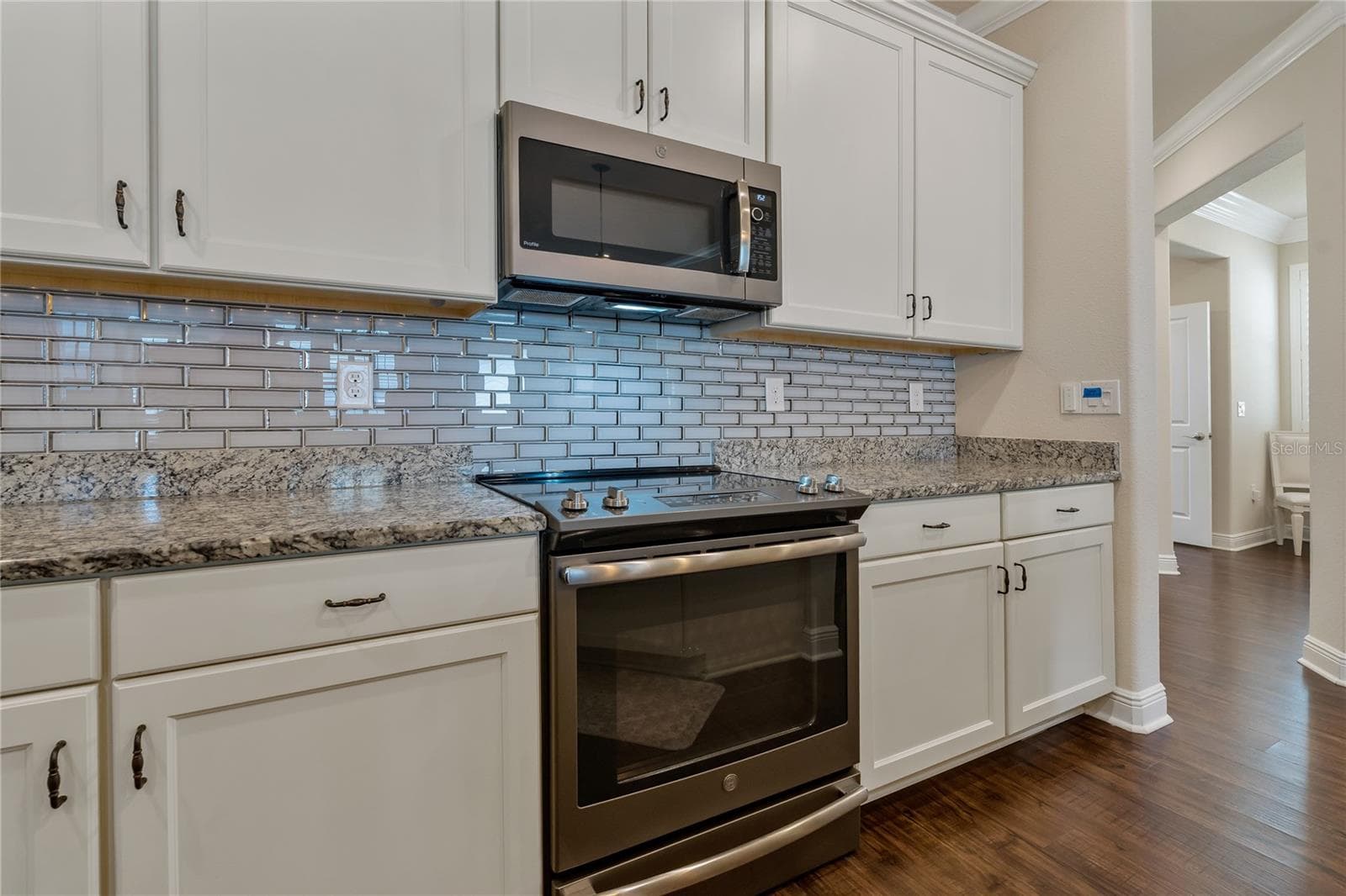 Gorgeous Tile Backsplash! - 597 OZONA VILLAGE DR, PALM HARBOR