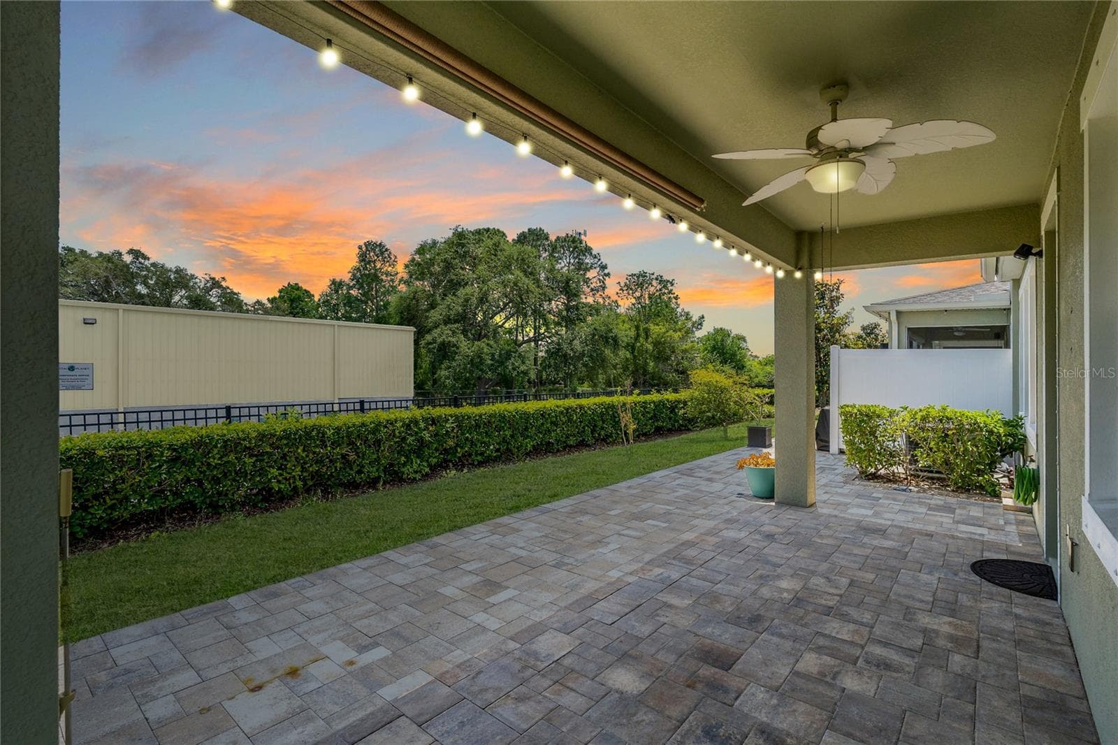 Wind down and enjoy your private lanai after work! - 597 OZONA VILLAGE DR, PALM HARBOR