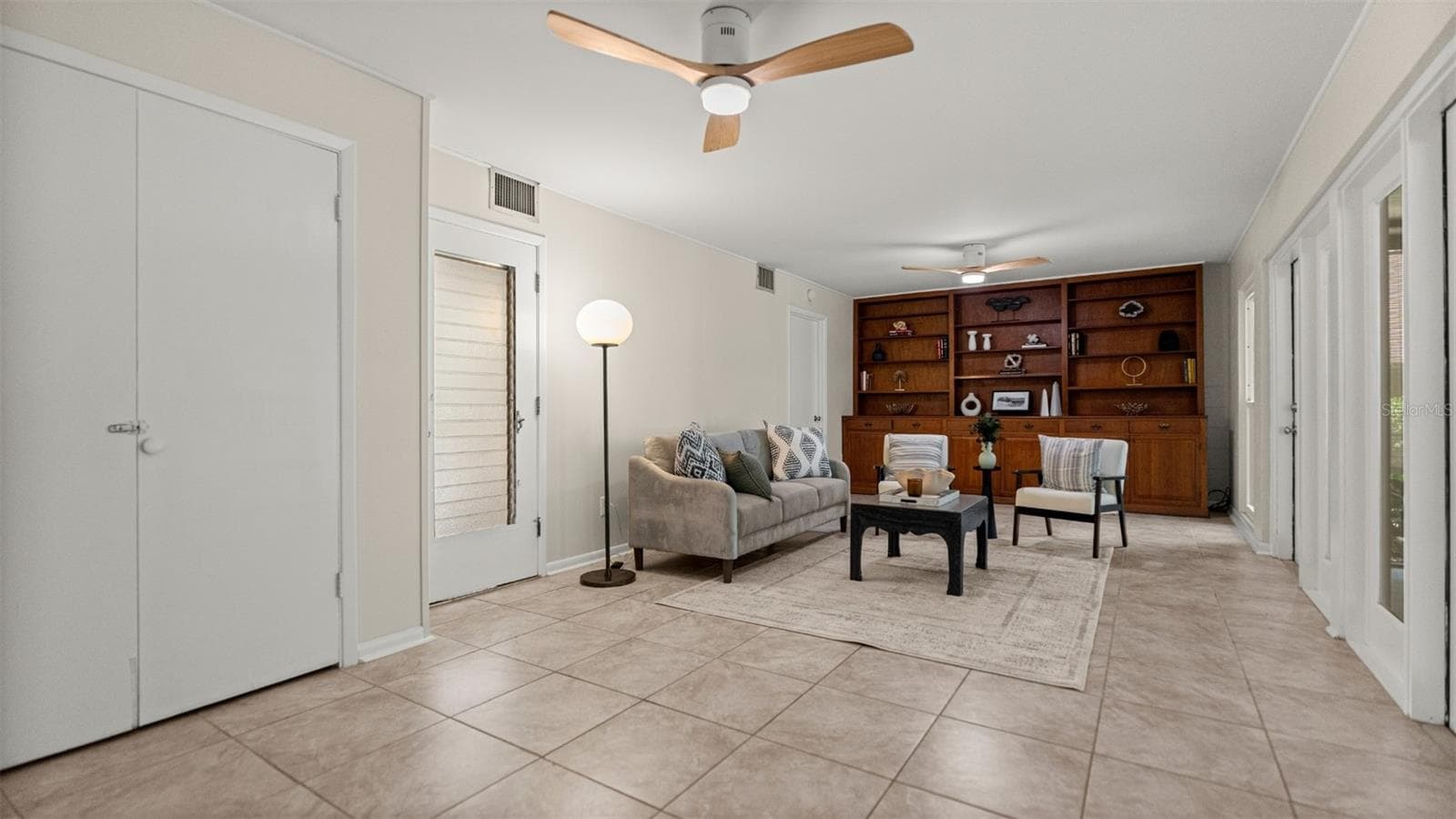 Bottom floor bonus room - 1114 NW 36TH DR, GAINESVILLE