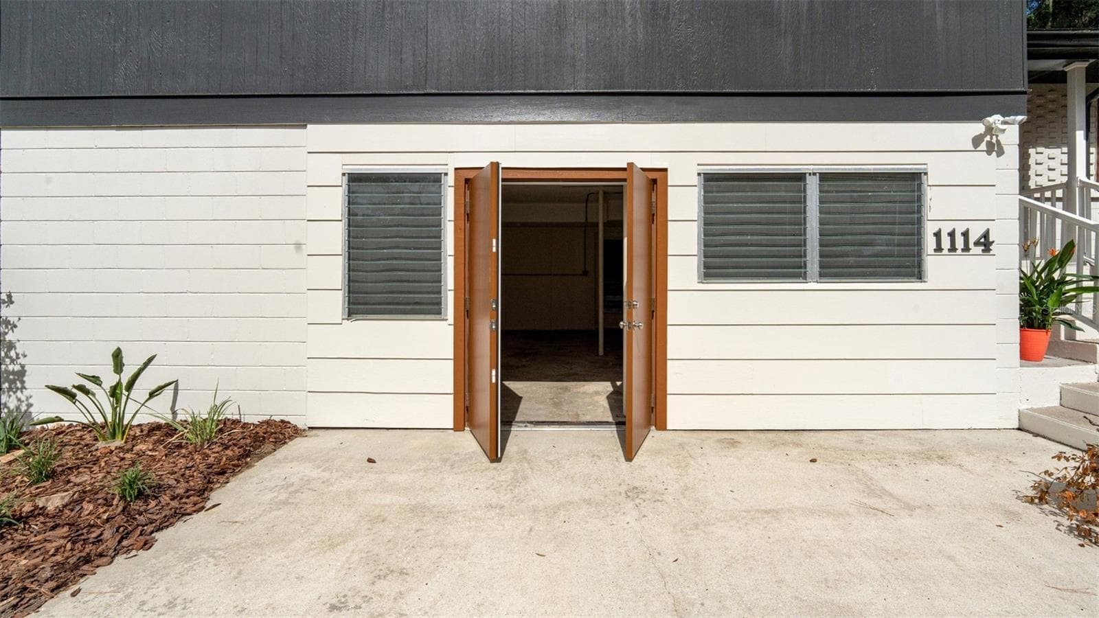 Entrance to closed in garage - 1114 NW 36TH DR, GAINESVILLE