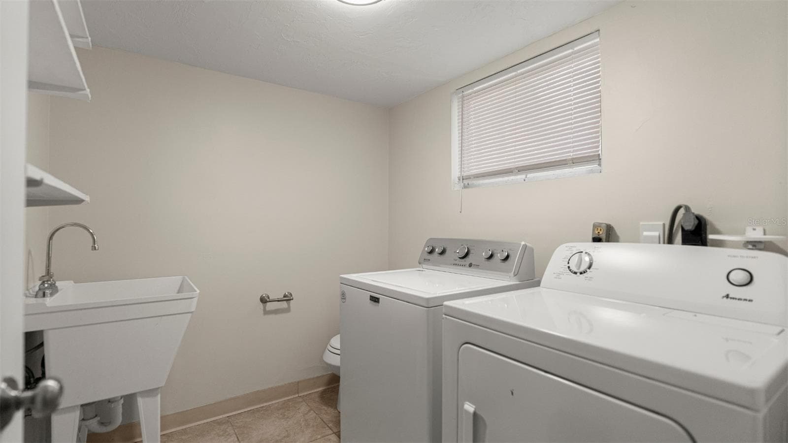Laundry and half bath off of bottom floor bonus room - 1114 NW 36TH DR, GAINESVILLE